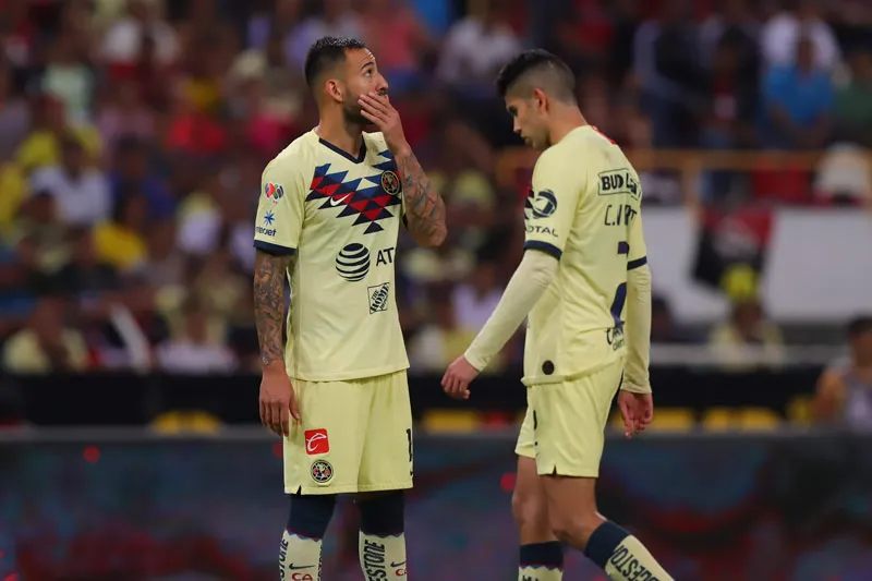 Aguilera luce pensativo en un juego del América