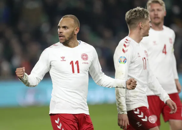 Martin Braithwaite celebrando su anotación con Dinamarca