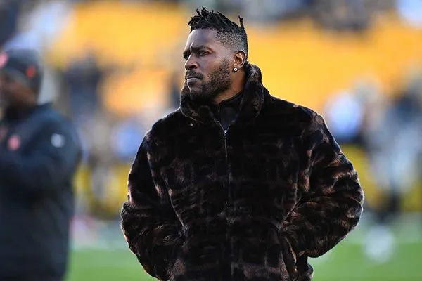 Antonio Brown previo a un partido