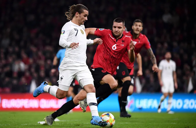 TWITTER @FCBarcelona_es Griezmann durante un duelo en la Fecha FIFA