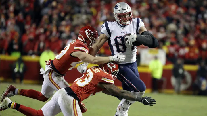 AP Rob Gronkowski durante un juego de los Patriotas vs Kansas City