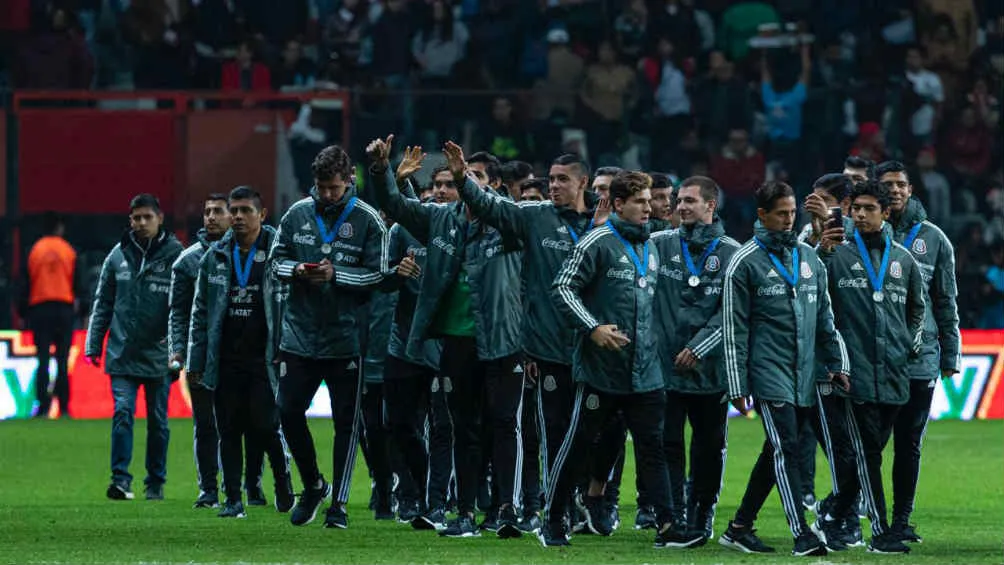 MIGUEL PONTÓN Jugadores del Tri son homenajeados