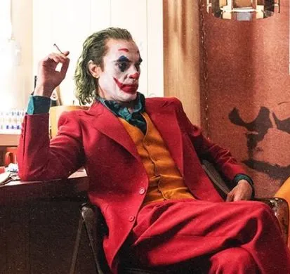 FACEBOOK WARNER BROS. PICTURES Joaquin Phoenix caracterizado como el Joker