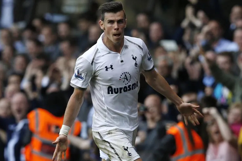 AP Bale celebra una anotación con los Spurs