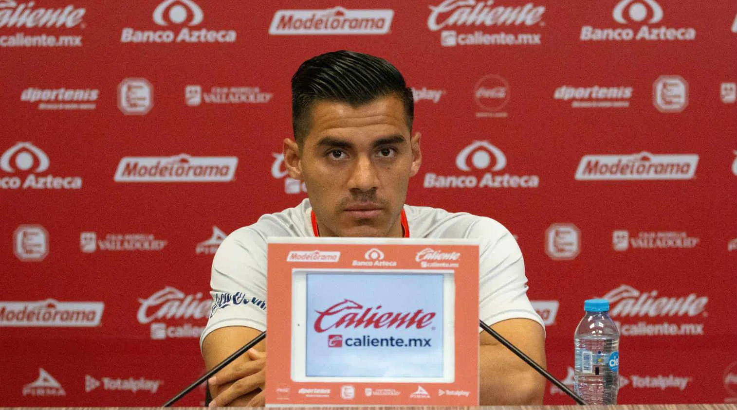 TWITTER@FUERZAMONARCA Aldo Rocha hoy en conferencia de prensa con Morelia