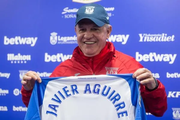Javier Aguirre en presentación con el Leganés