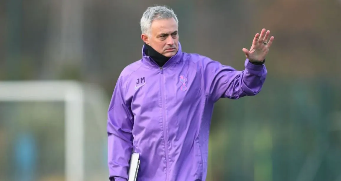 TWITTER @SPURS_ES Mourinho en un entrenamiento del Tottenham