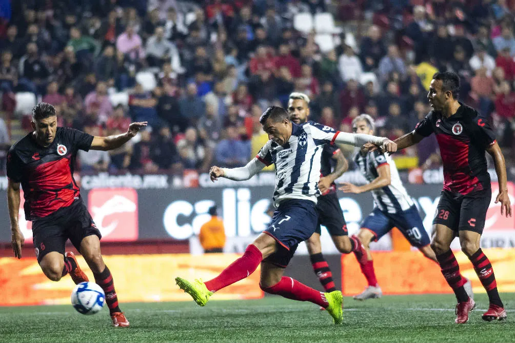 IMAGO7 Disparo de Funes Mori en juego ante Xolos