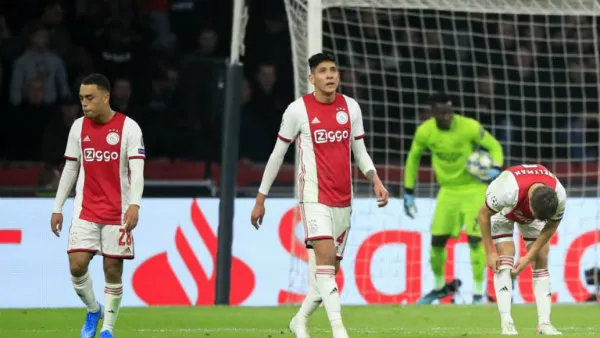 TWITTER @AFCAJAX Edson Álvarez en acción con Ajax