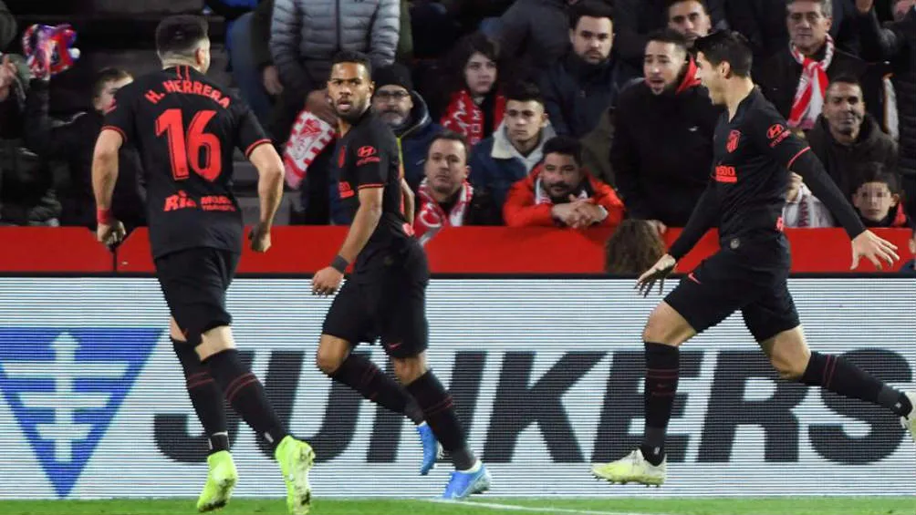 EFE HH y sus compañeros celebran el gol del Atlético