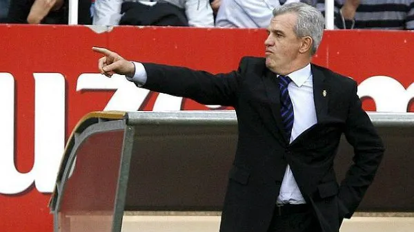 EFE Javier Aguirre, estratega mexicano, dirigiendo