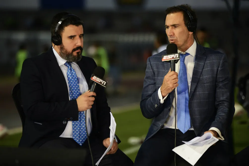 De Anda con Álvaro Morales, como comentarista