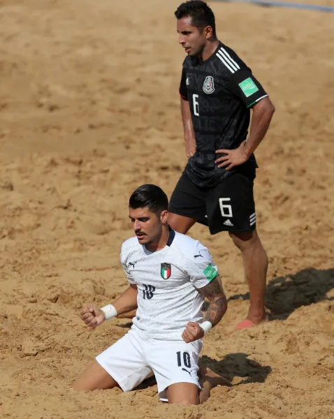 EFE Gori celebrando su anotación ante México