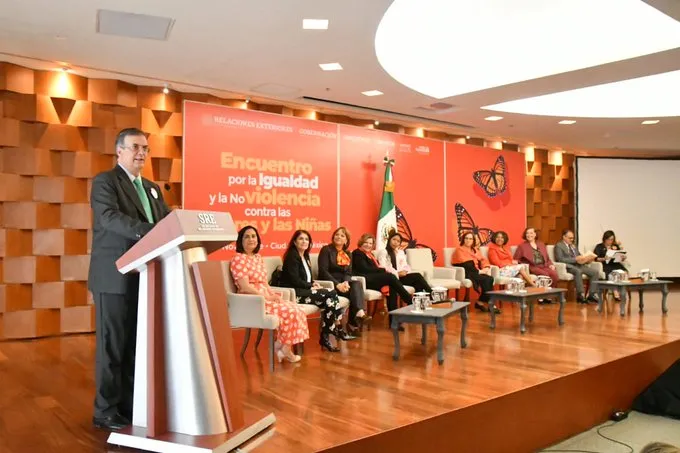 Marcelo Ebrard durante una conferencia
