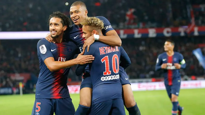 AP Marquinhos, Mbappé, Neymar celebran un gol del PSG