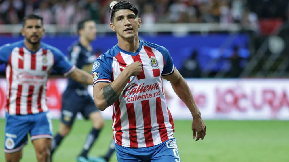 IMAGO7 Alan Pulido celebrando una anotación con Chivas