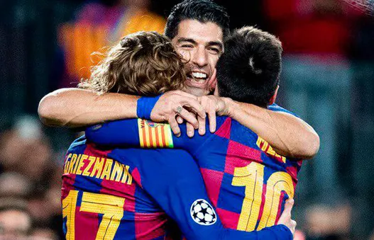 TWITTER @FCBarcelona_es Abrazo de Messi, Suárez y Griezmann
