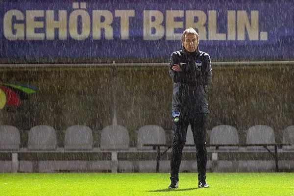 EFE Jürgen Klinsmann en su primera práctica con Hertha Berlín