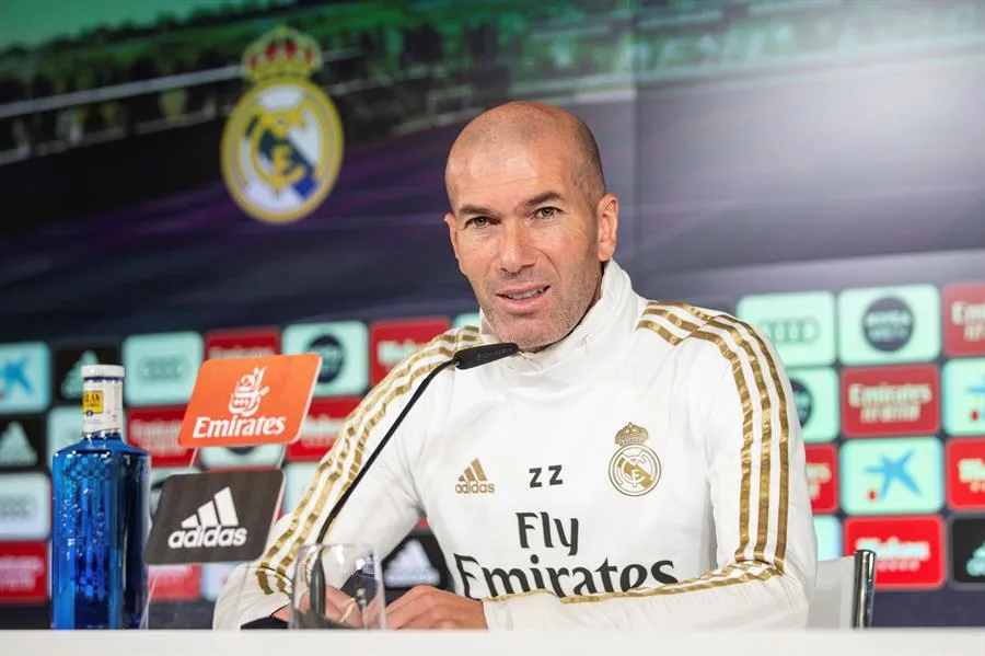 Zidane en conferencia de prensa con el Real Madrid