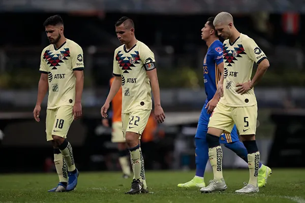 Jugadores de América tras el final del partido contra Tigres