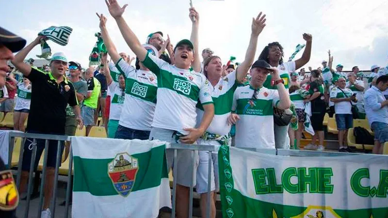 TWITTER:@ELCHECFOFICIAL Afición del Elche en partido