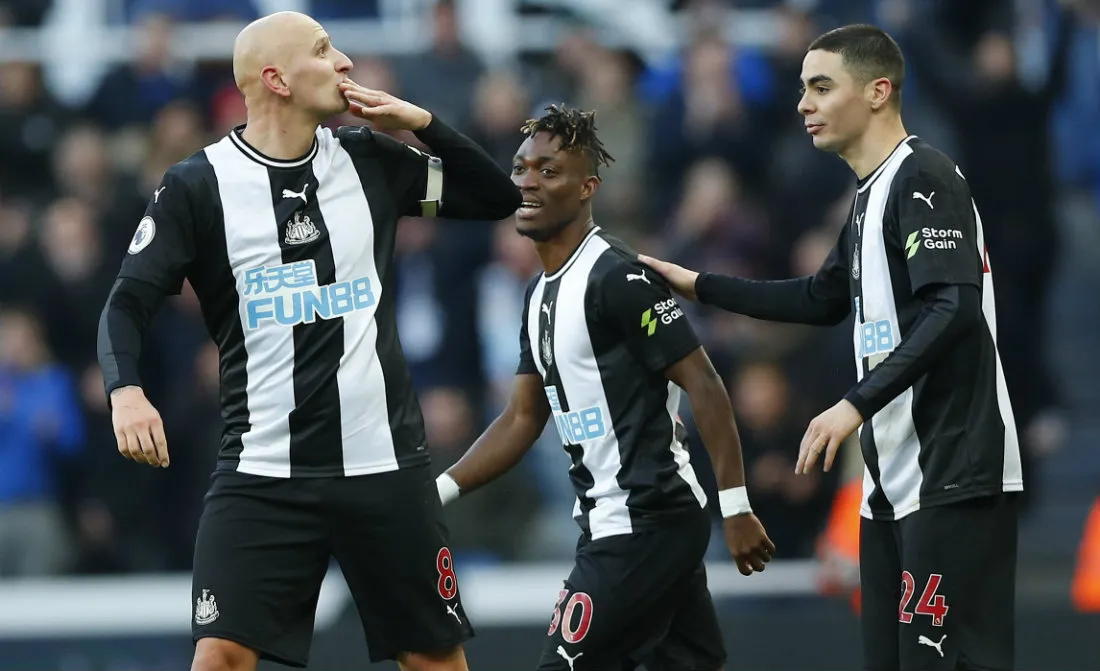 Jugadores de Newcastle United celebrando un gol ante Mancherter City