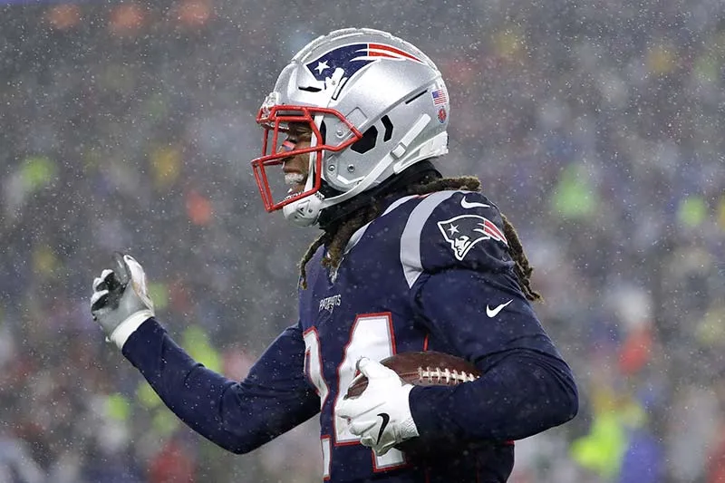 AP Stephon Gilmore celebra una intercepción