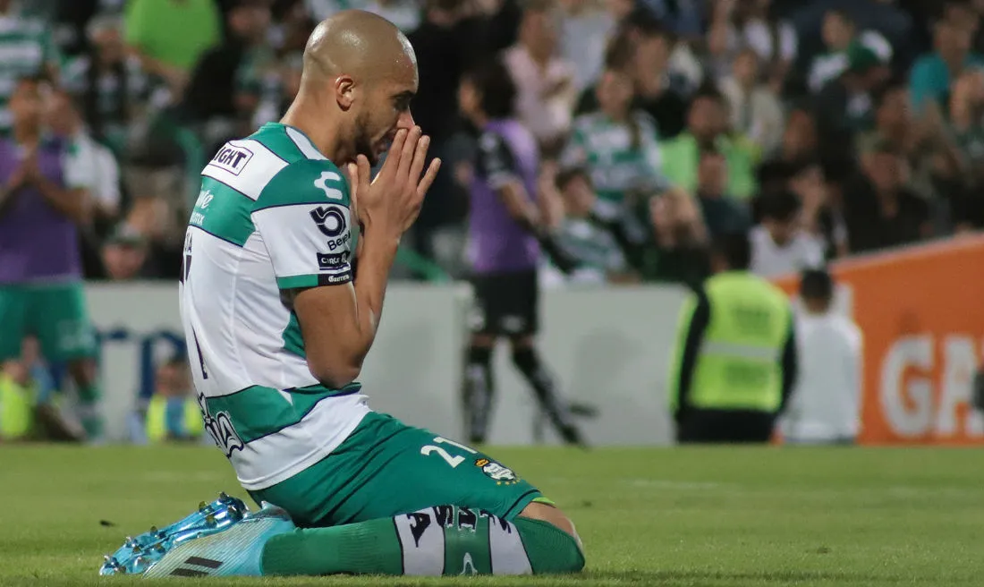 Matheus Doria lamentando una jugada