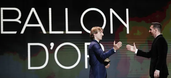 Luka Modric y Lionel Messi en la entrega del Balón de Oro