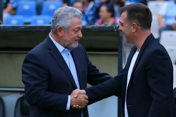 Pablo Guede y Víctor Manuel Vucetich en saludo