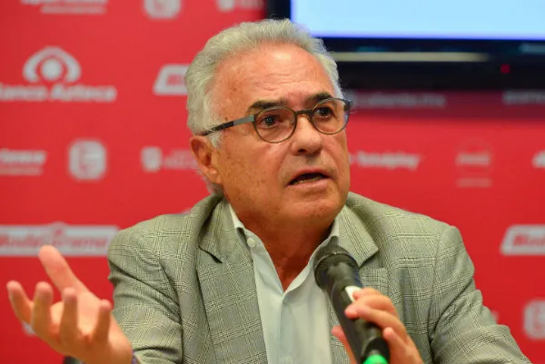 Álvaro Dávila, dirigente de Monarcas