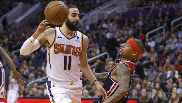 Ricky Rubio disputa el balón durante un partido