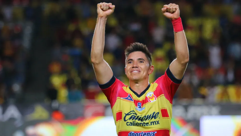 Efraín Velarde en celebración