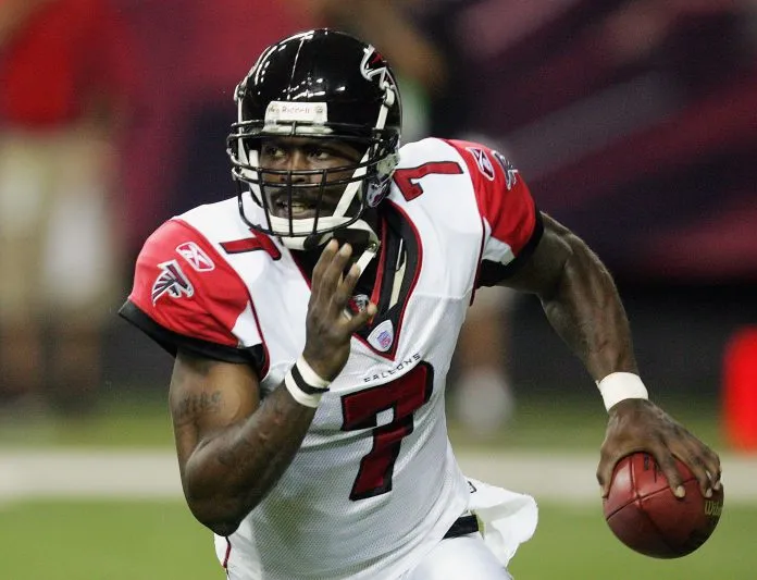 Vick, durante un juego con los Atlanta Falcons