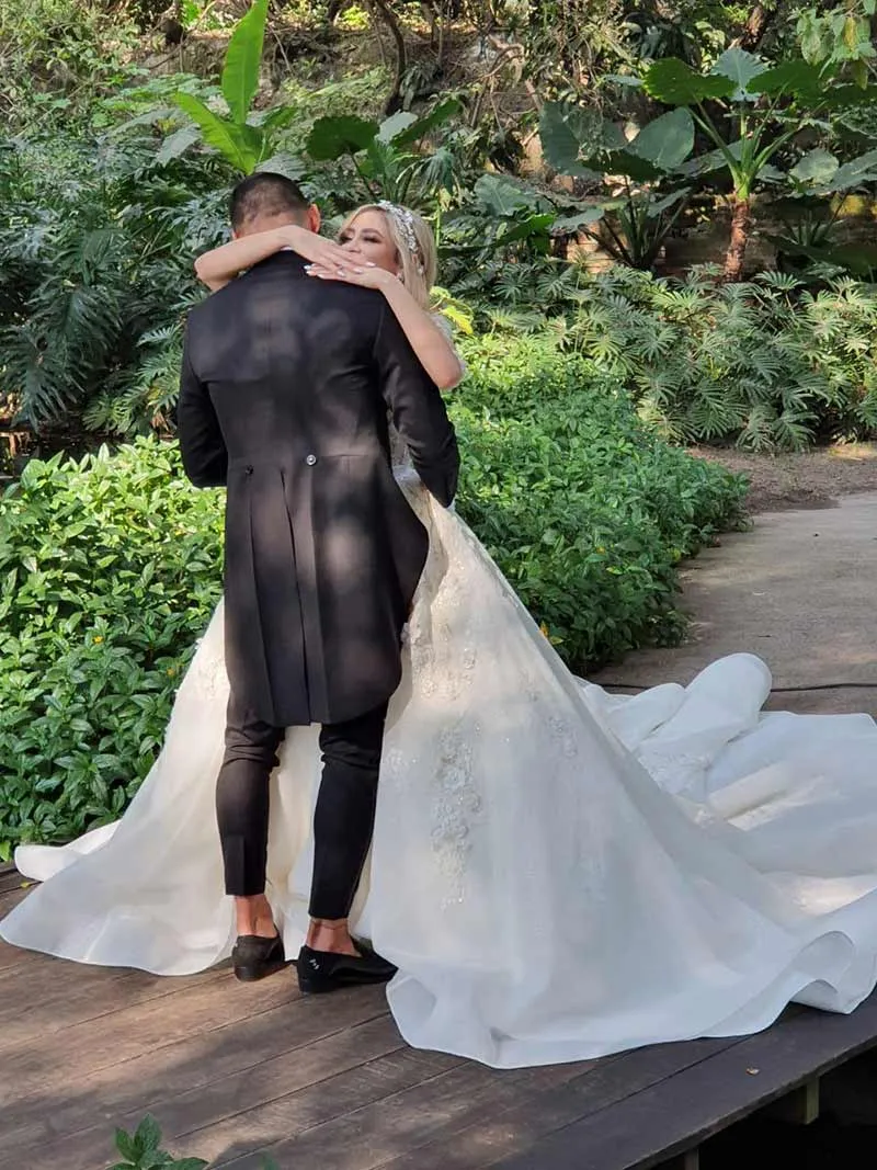 ESPECIAL Alan Pulido e Ileana Salas, durante su boda