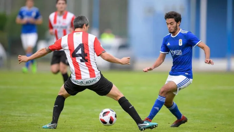 Jerónimo, en acción con el Real Oviedo