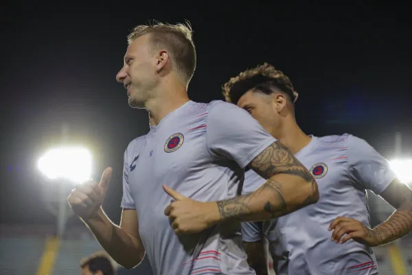 Polaco Menéndez en entrenamiento con Tiburones