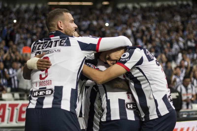 Rayados festejando gol en partido ante Necaxa