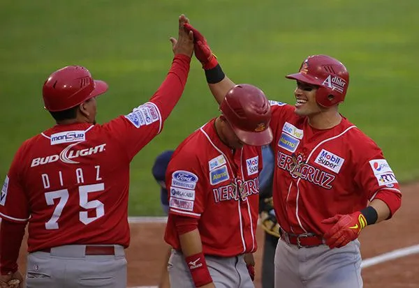 IMAGO7 Jugadores de los Rojos del Águila en un partido