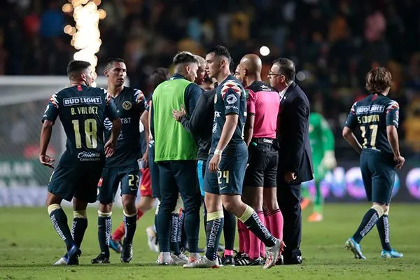 Los jugadores de América al final del partido