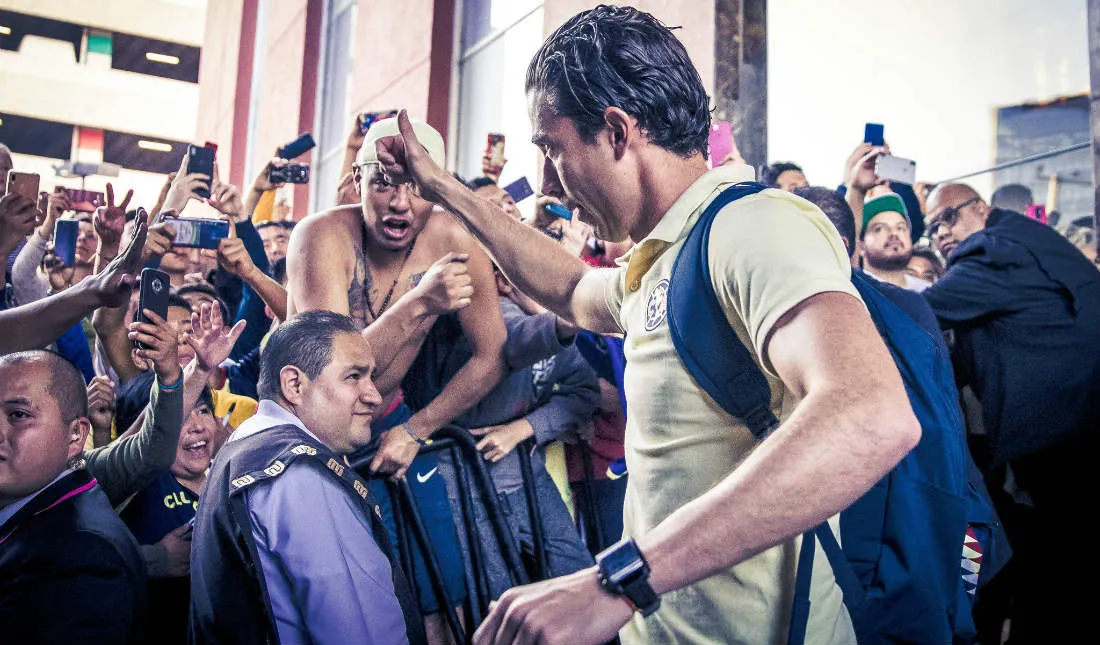 América saliendo del hotel de concentración