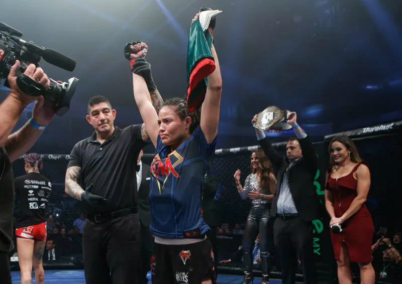TWITTER: @COMBATEAMERICAS Melissa Martínez declarada campeona