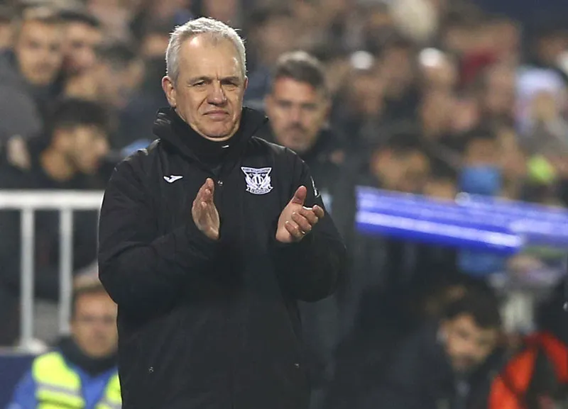 Javier Aguirre aplaude a sus jugadores del Leganés