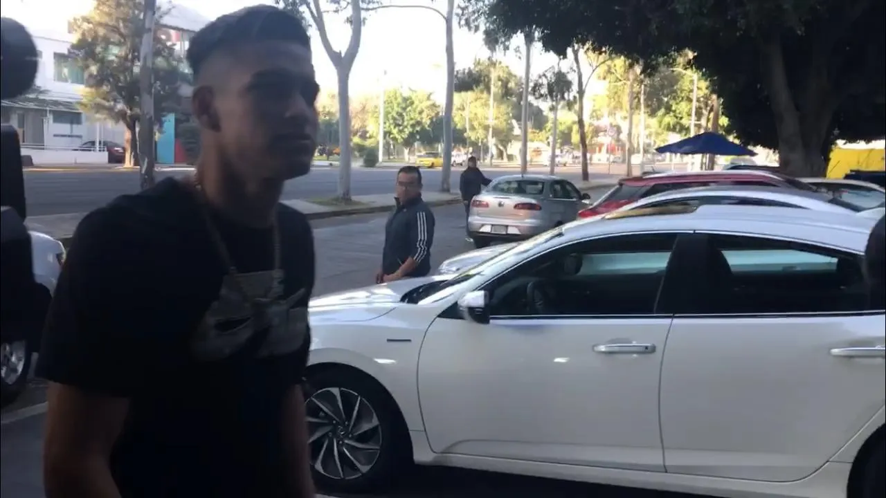 PRESSPORT Alexis Peña llega para realizar los exámenes médicos