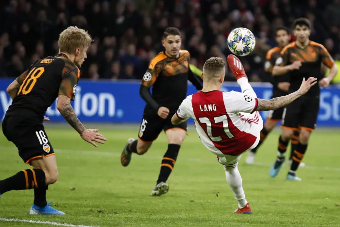 AP Lang remató a portería