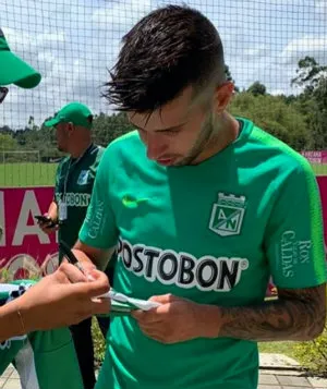 Pablo Cepellini firmando autógrafos