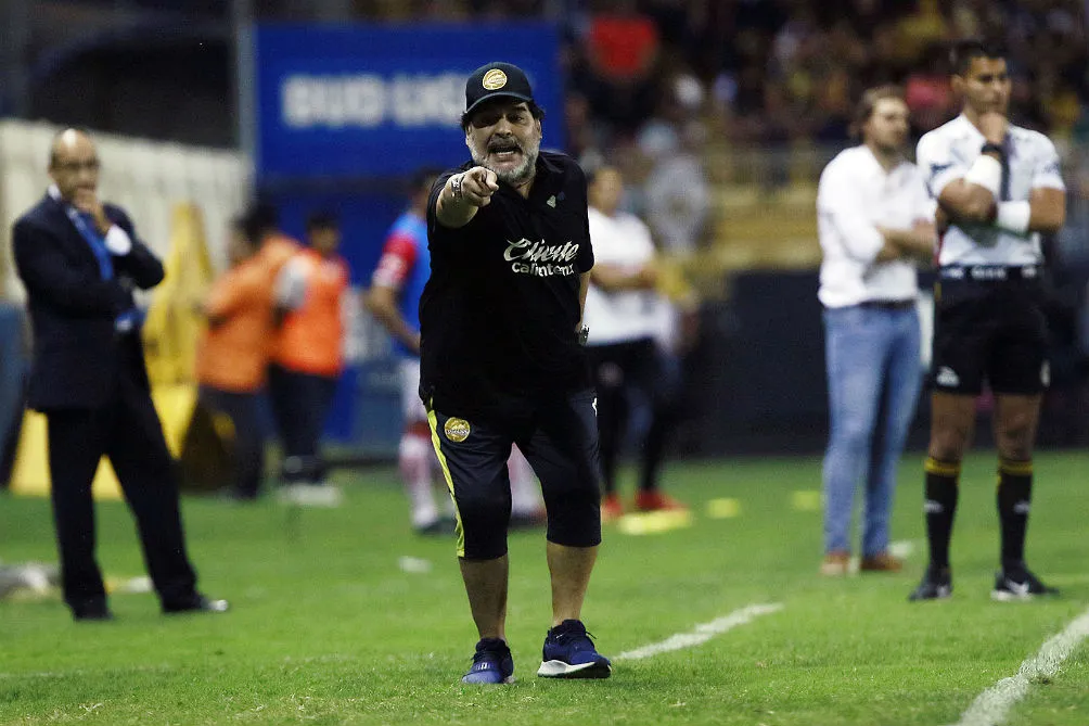 IMAGO7 Maradona dando instrucciones en un partido de Dorados