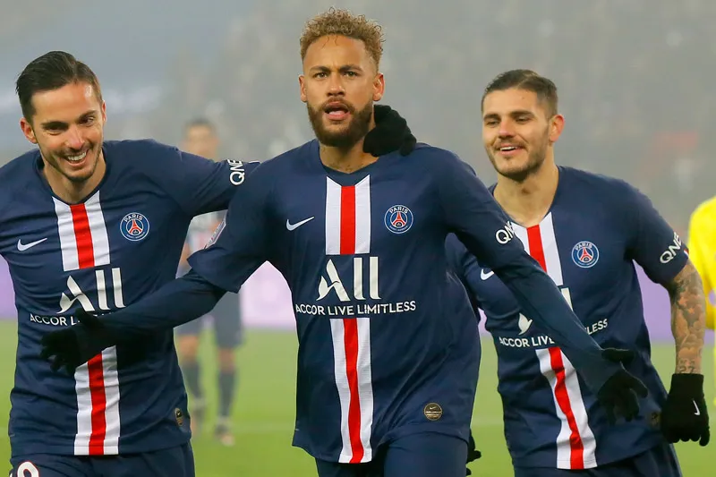 Neymar celebra una anotación con el PSG