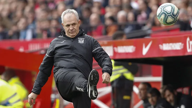 Javier Aguirre durante un partido del Leganés