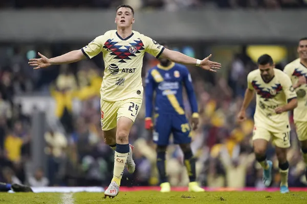 Federico Viñas celebrando una anotación con América